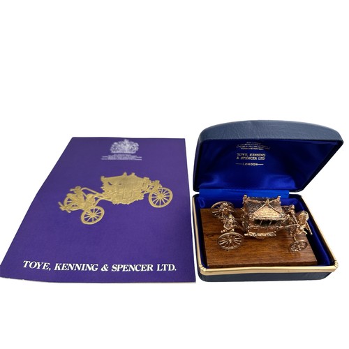 180 - An extremely rare 9ct gold model of the Coronation Coach/ State Coach. Made in 1977 by Toye, Kenning... 