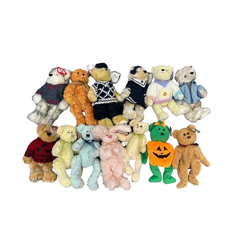 462 - Teddy bears. Qty 48 with TY Beanie Babies, Mary Beth's, Treasure Champs, etc., generally excellent. ... 