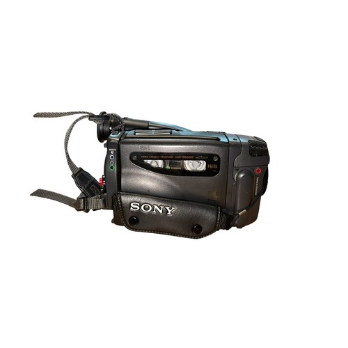 69 - Sony 8mm Handycam Video Recorder. In good condition. Comes with 2 batteries, detachable lens cover, ... 