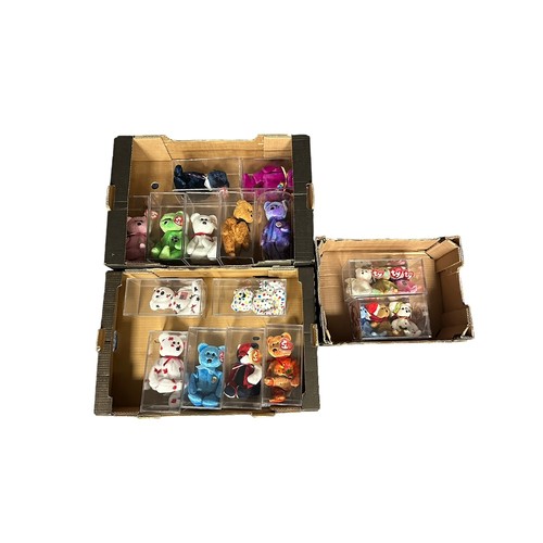 469 - TY Beanie Babies. Qty 19 teddy bears, excellent in excellent clear plastic presentation cases, with ... 