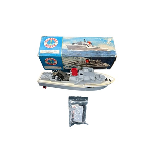 480 - 1950s onwards Toy boats Qty 4, good plus to good in good or better boxes (where present), with Chad ... 