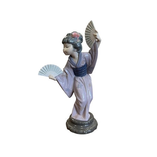 167 - Lladro. Madame Butterfly No. 4991 figurine, excellent in good incorrect No. 5202 box with packing pi... 