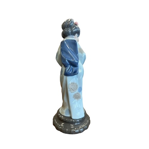 179 - Lladro. Japonesita Sayonara No. 4989 figurine, excellent in good box with packing pieces.