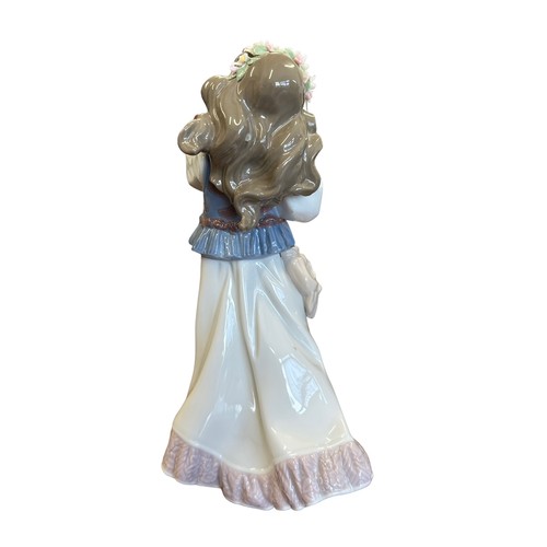 164 - Lladro. Suenos de Verano (Dreams of Summer Past) No. 6401 figurine, excellent in good box with packi... 