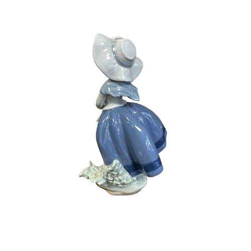 170 - Lladro. Linda con Capazo (Pretty Pickings) No. 5222 figurine, excellent in good box with packing pie... 