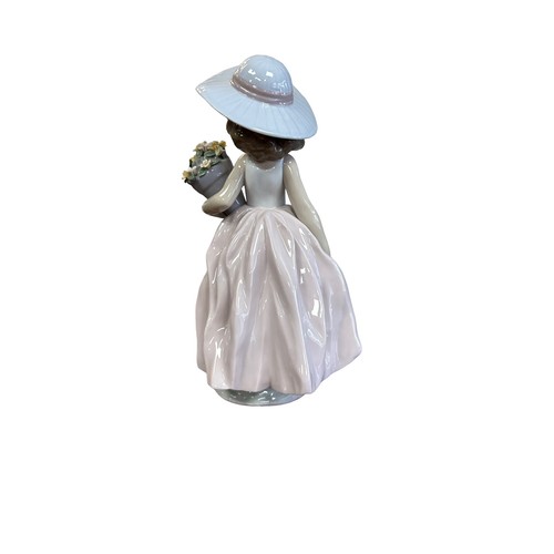 158 - Lladro. Que Bonitas (A Wish Come True) No. 7676 figurine, excellent in good Lladro Society box with ... 