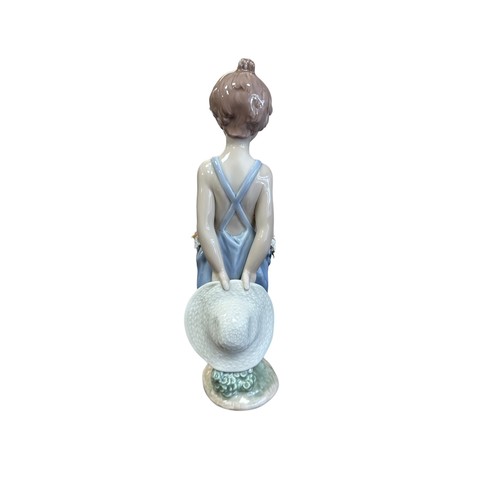 159 - Lladro. Son para ti (Pocketful of Wishes) No. 7650 figurine, excellent in good Lladro Society box wi... 