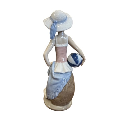 160 - Lladro. Verano Infantil No. 5219 figurine, excellent in good box with packing pieces.