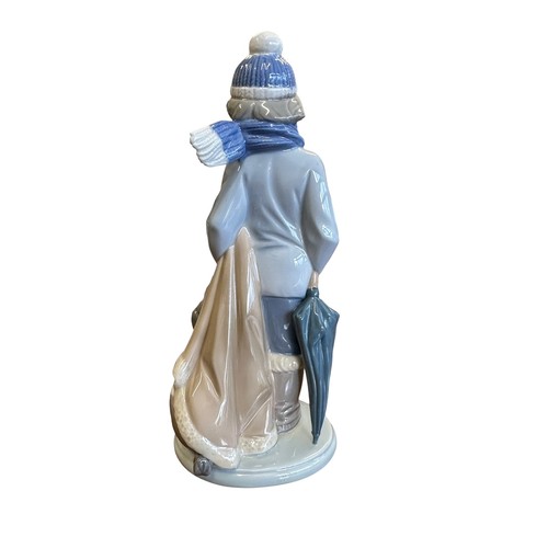 172 - Lladro. Invierno Infatil No. 5220 figurine, excellent in good box  with packing pieces.