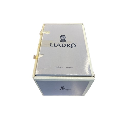 174 - Lladro. Linda con cesta (Sweet Scent) No. 5221 figurine, excellent in good box with packing pieces.