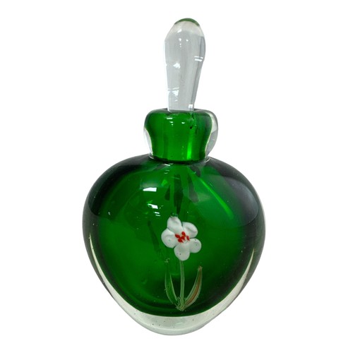 40 - Murano Glass, a Murano Sommerso glass scent / perfume bottle with glass stopper, green design with c... 