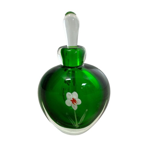 40 - Murano Glass, a Murano Sommerso glass scent / perfume bottle with glass stopper, green design with c... 