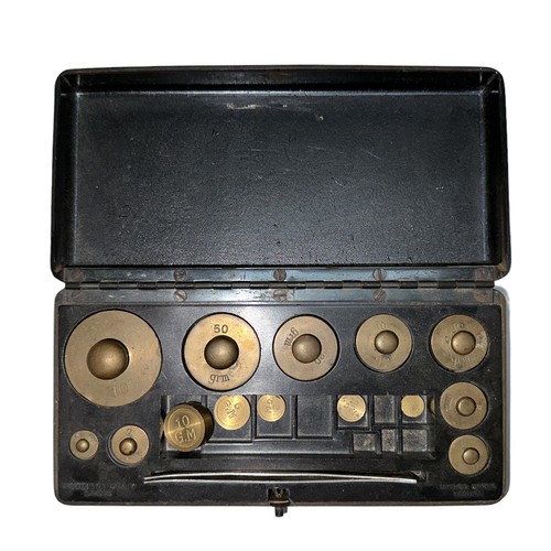 87 - A Griffin & Tatlock Ltd, London, cased set of Microid metric weights, in fitted case with tweezers (... 