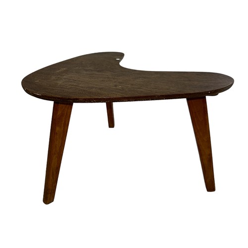 445 - A boomerang / kidney oak small table. Height 30cm, across 50cm.