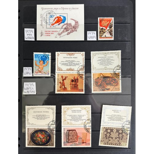 57 - Russia - Modern Mint & Used Russian Collection. Mainly modern M & U in 13 binders, including a good ... 