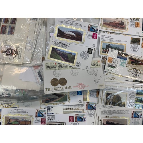 6 - World miscellaneous stamp collection, untidy, including ‘Postage Stamps of the USSR’ souvenir bookle... 