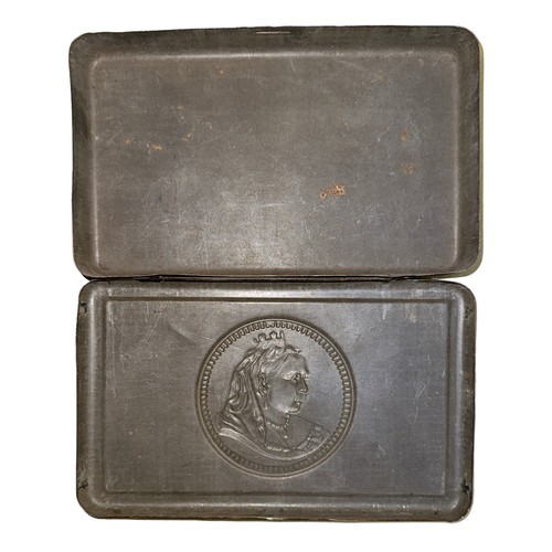 94 - Boer War South Africa 1900 Christmas Gift Tin, with profile of Queen Victoria to the centre