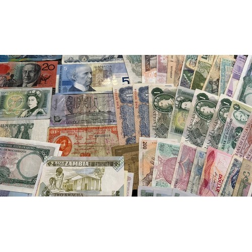 409 - Banknotes - Worldwide collection in mixed condition (204), with examples from Canada, Dominican Repu... 