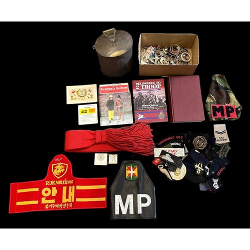 147 - Miscellaneous Militaria collection including; Box of various Cap Badges (most appear reproduction), ... 