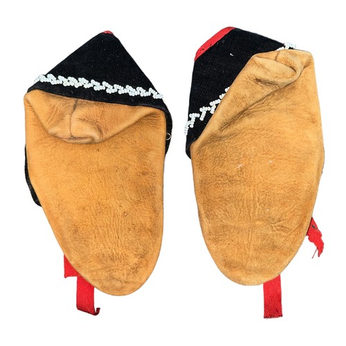 202A - A pair of Native American bead and hide Moccasins, early 20th Century, Floral beadwork patterning to... 