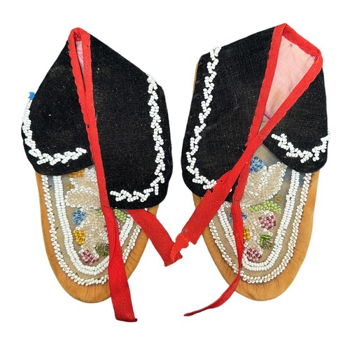 202A - A pair of Native American bead and hide Moccasins, early 20th Century, Floral beadwork patterning to... 