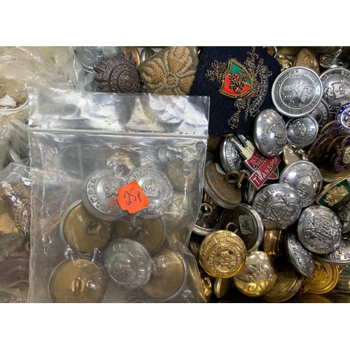 178A - Large selection of Military / Fire Brigade / Police buttons, to include; Northampton Police (7), War... 