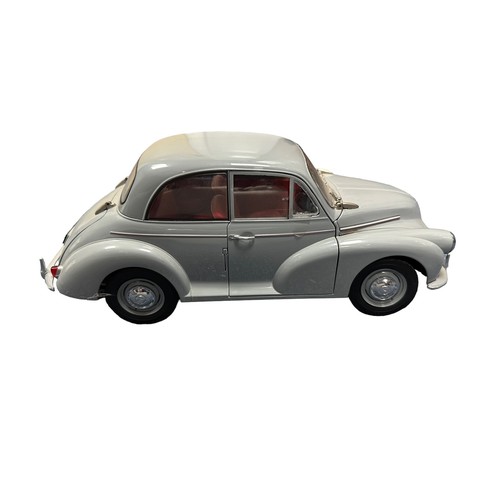 146 - Sunstar. 1/12th scale Morris Minor 1000 Saloon No. 4782, excellent in excellent box with inner packi... 