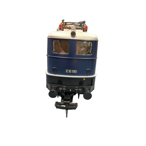 334 - LGB G gauge DB blue E10 190 Ep.III electric locomotive, excellent in excellent hinged wooden travel ... 