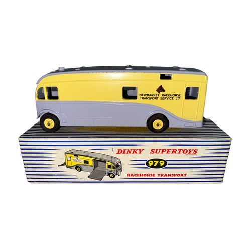 86 - Dinky Newmarket Racehorse Transporter No. 979, excellent (repainted and reproduction decals), in exc... 