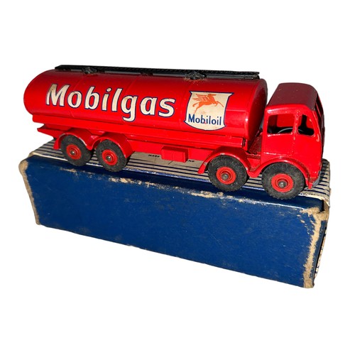 88 - Dinky Foden 14-ton Mobilgas Tanker No. 941, generally excellent to good plus in good Dinky Toys blue... 