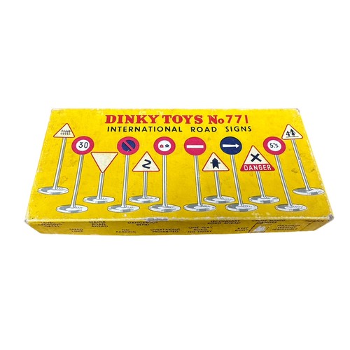 96 - Dinky. International Road Signs Set No. 771, with 12 road signs, generally excellent in good plus ye... 