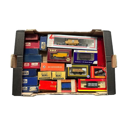 273 - OO gauge collection of wagons, generally excellent in excellent to good boxes, with range of Hornby ... 