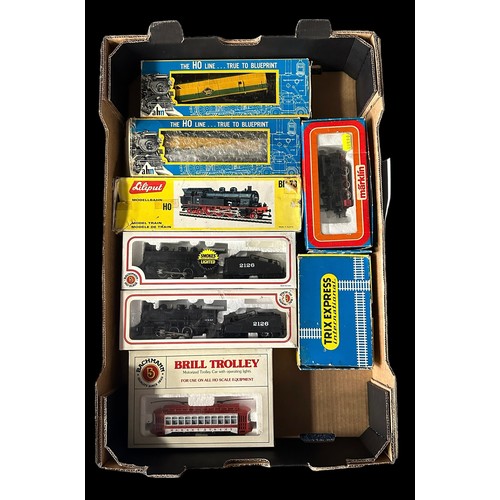 272 - HO gauge collection, generally excellent in excellent to good boxes, with locomotives (6) including ... 