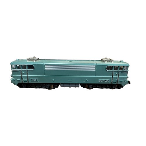 295 - Hornby AcHo. Unboxed SNCF BB16009 twin Pantograph locomotive and 1st Passenger Coach Paris-Lille gre... 