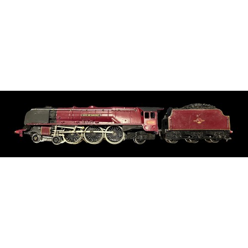 296 - Hornby Dublo. Unboxed collection, generally excellent to good, with 3-Rail BR green 46232 Duchess of... 