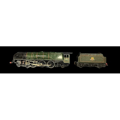 296 - Hornby Dublo. Unboxed collection, generally excellent to good, with 3-Rail BR green 46232 Duchess of... 