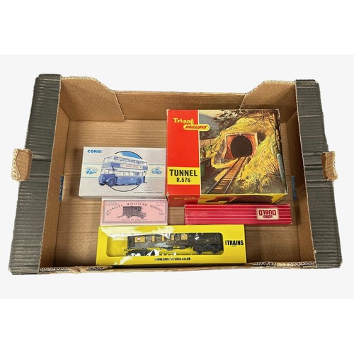 270 - OO gauge unboxed collection, generally excellent to good, range of Hornby, Triang, Trix, etc., with ... 