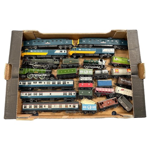 275 - OO gauge collection, generally excellent to good, mainly Hornby, with locomotives (6) including BR g... 