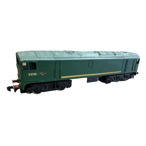 301 - Hornby Dublo. 2-rail BR green D5702 Co-Bo locomotive No. 2233, generally good plus in good plus box ... 