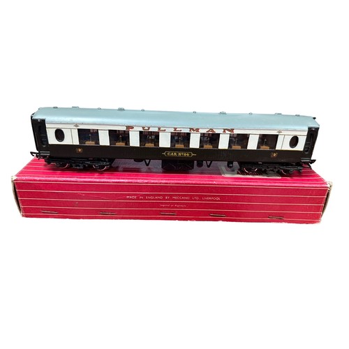 302 - Hornby Dublo. Collection of coaches, generally excellent in good plus to good boxes, with Nos. 4036,... 