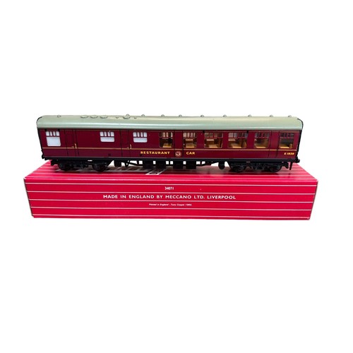 303 - Hornby Dublo. Collection of coaches, generally excellent in good plus to good boxes (Nos. 4070 and 4... 