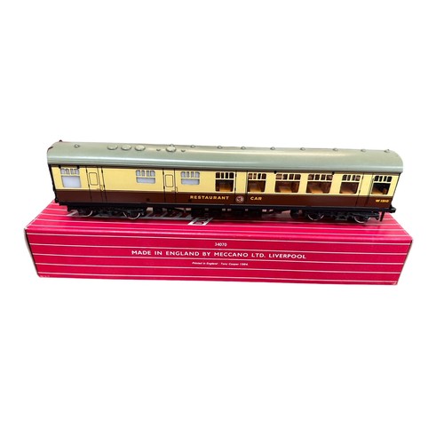 303 - Hornby Dublo. Collection of coaches, generally excellent in good plus to good boxes (Nos. 4070 and 4... 