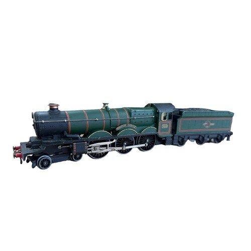 305 - Hornby Dublo. 3-rail BR green 7013 Bristol Castle 4-6-0 locomotive and tender No. EDLT20, generally ... 