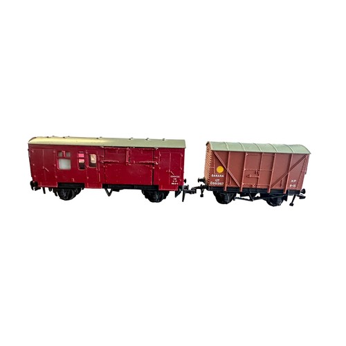 306 - Hornby Dublo. Export pair with BR maroon Horse Box with Horse No. 4465 and Banana Van No. 4451, gene... 