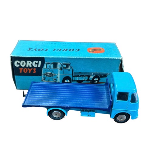 28 - Corgi 1960s collection, generally excellent (possibly repaints) in good or better boxes (reproductio... 