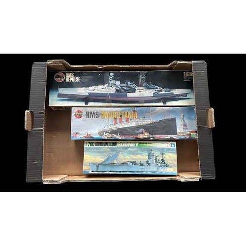 255 - 1970s onwards collection of 1/32nd to 1/600th scale unmade and part-built plastic kits, with 1/24th ... 