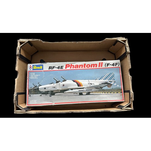 255 - 1970s onwards collection of 1/32nd to 1/600th scale unmade and part-built plastic kits, with 1/24th ... 