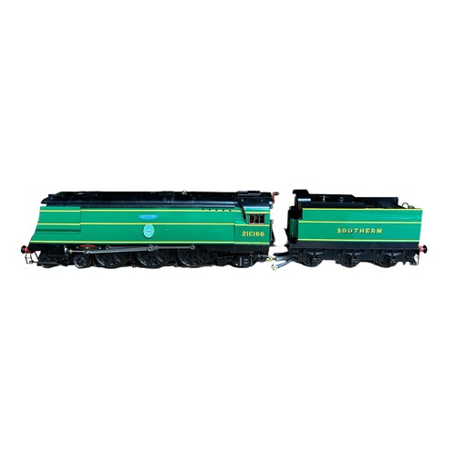 313 - Aster. Live steam Gauge 1 Spitfire Southern green 21C166
4-6-2 locomotive and tender, Near Mint in e... 