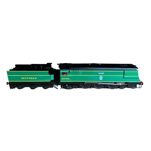 313 - Aster. Live steam Gauge 1 Spitfire Southern green 21C166
4-6-2 locomotive and tender, Near Mint in e... 