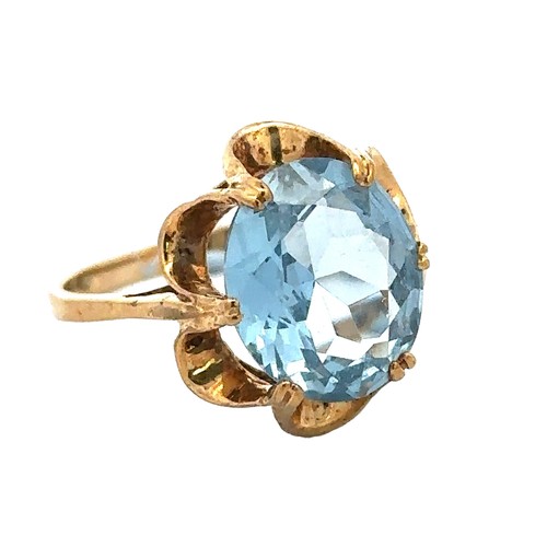 65 - An oval blue synthetic spinel 9ct gold ring, size P. Weight 3.16g. Spinel approx 12mm x 10mm.

Pleas... 